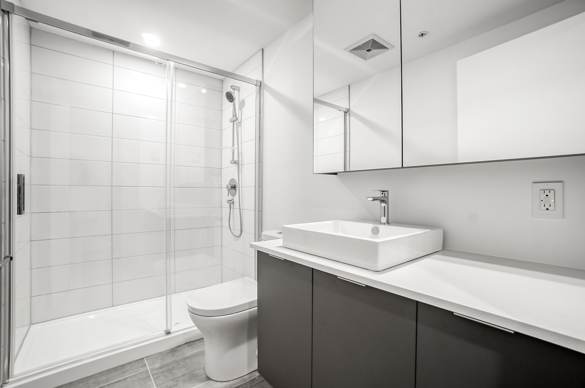 1424 Boul. Saint-Laurent — photo 3