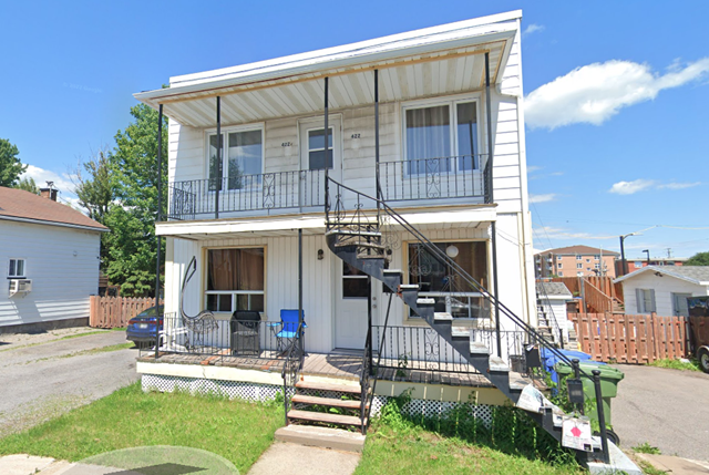 420-422 Av. Bernatchez — photo 1